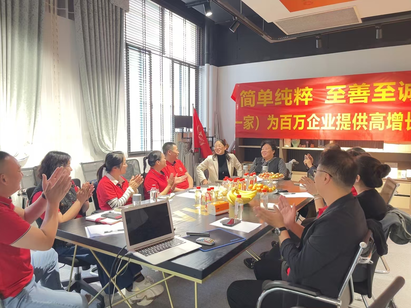 湖北牛商汇气氛融洽