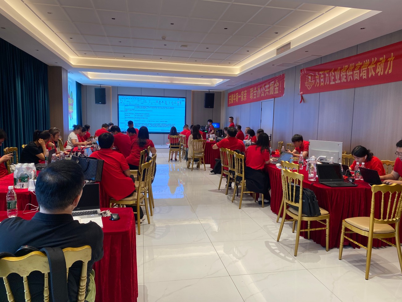 青岛牛商汇举办牛商争霸赛联合办公
