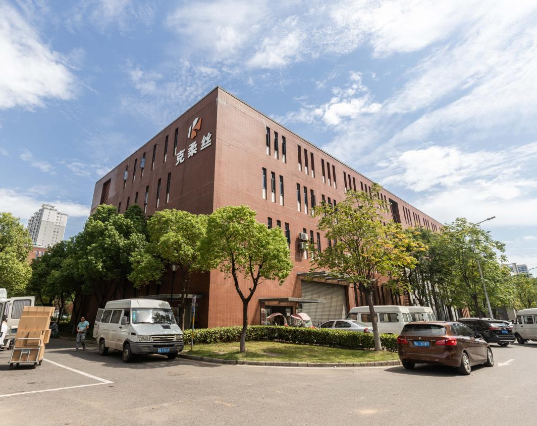 武汉克柔丝职业装西服西装定制厂家参加牛商争霸赛