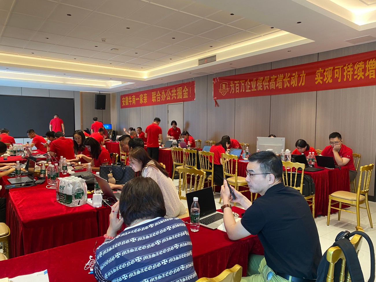 青岛牛商汇举办牛商争霸赛联合办公